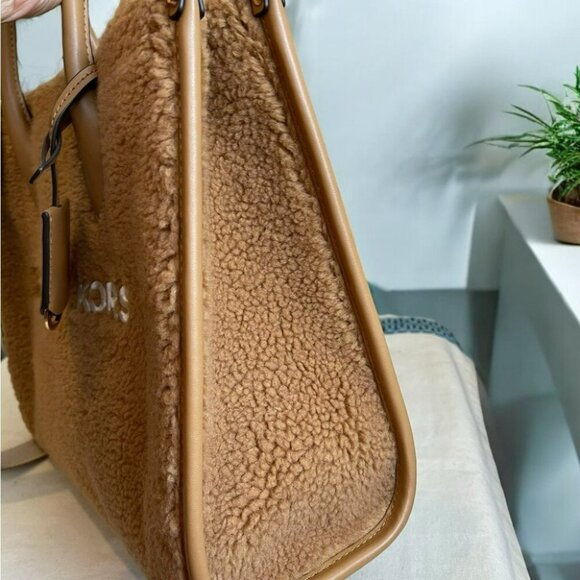 NEW Michael Kors Tote - Picture 5 of 8